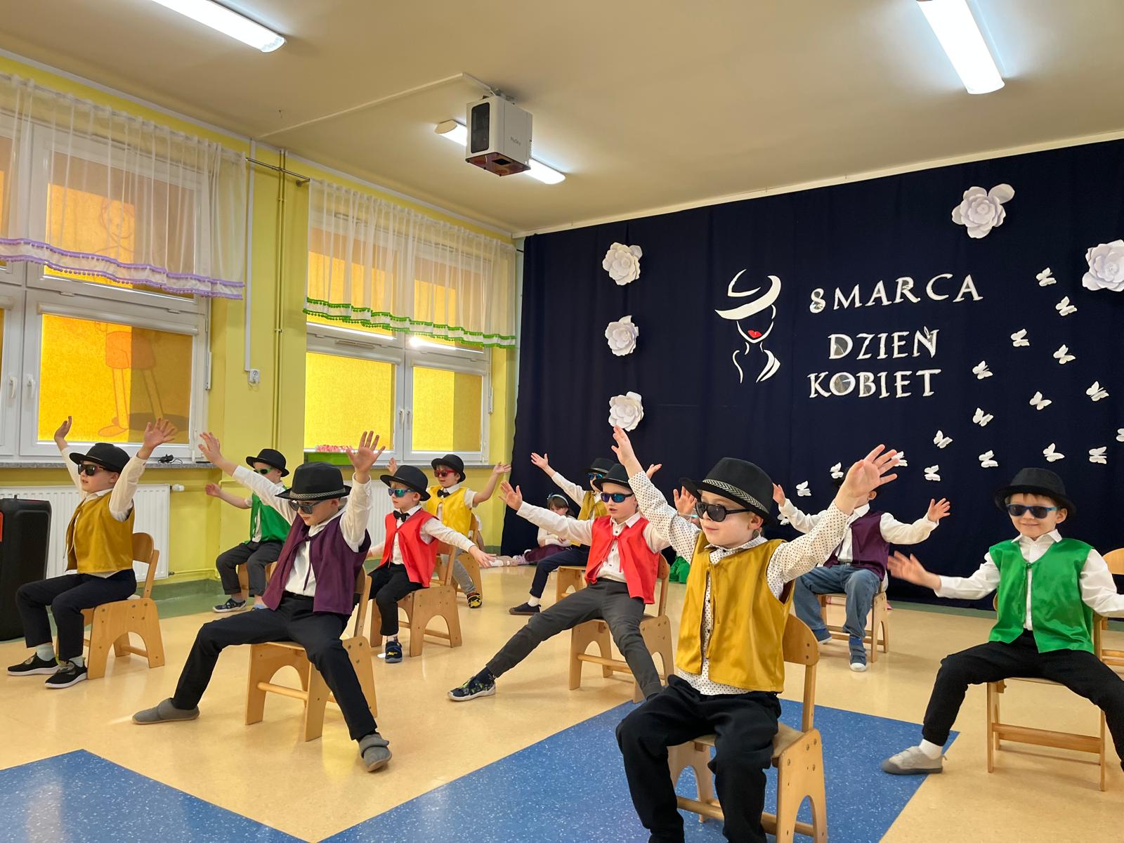  Dzieci w przebraniach